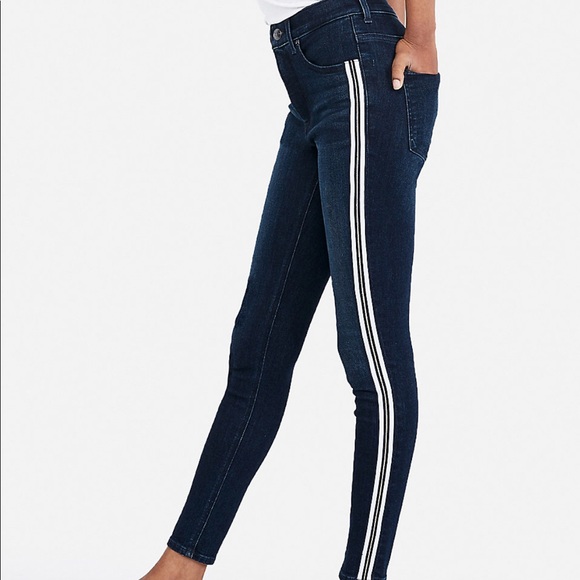 NWOT. HIGH WAISTED SIDE STRIPE ANKLE LEGGINGS. - Picture 4 of 5